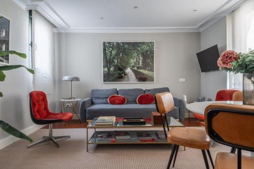 Stylish Duplex with parking - 2BD 2BTH - Almagro