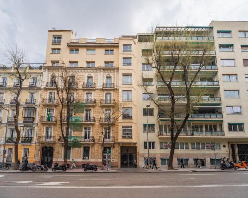 Stylish Duplex with parking - 2BD 2BTH - Almagro