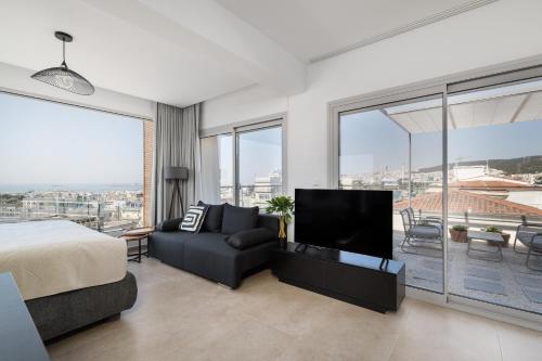 Skyline City Luxury Apartment with Stunning Terrace by BiNoBi!