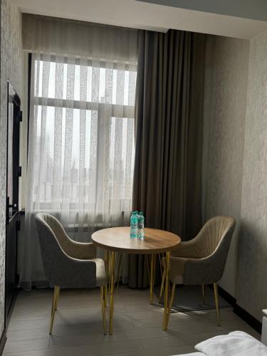 Ruang duduk di Firdavsi Hotel