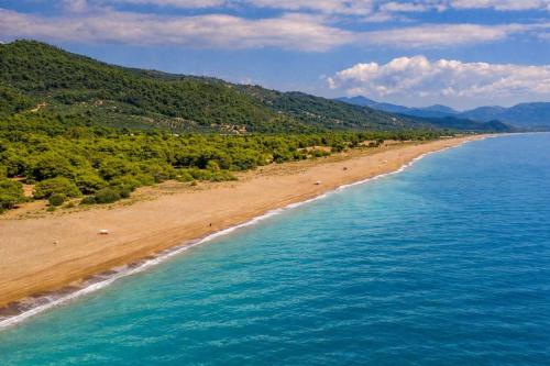 Petra & Thea Chrani - Seaview Stylish Getaways