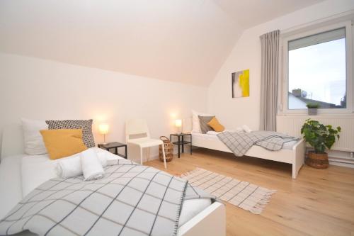 a bedroom with a bed and a couch and a window at Unterkunft für Facharbeiter in Forchheim in Forchheim