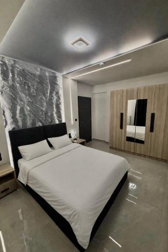 S Home