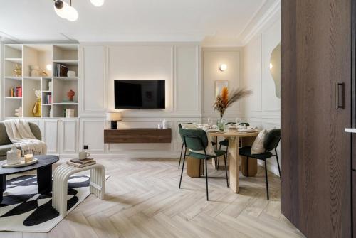 FurtiveStay - Bon Marché - Rousselet