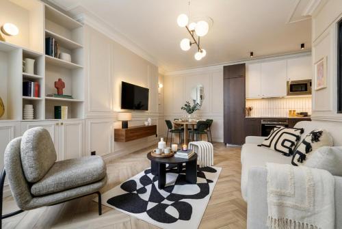 FurtiveStay - Bon Marché - Rousselet