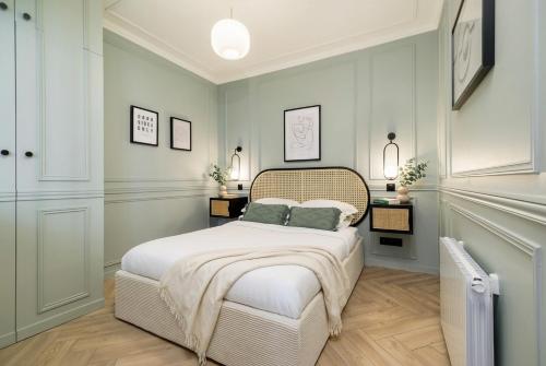 FurtiveStay - Bon Marché - Rousselet