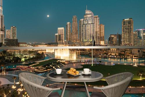 Panoramic Fountain Show and Burj Khalifa Views