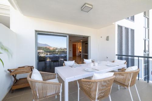 Mediterranean Swing - Acosta Apartment 4, Villa Padierna
