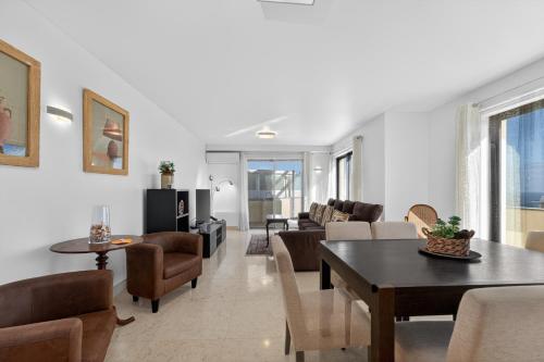 Two Bedroom Apartment with Balcony and Gorgeous view over the Atlantic