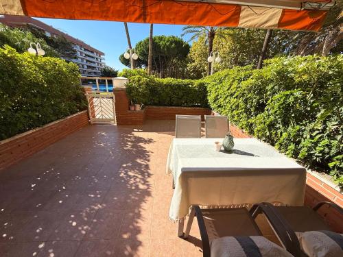 Apt terraza soleada y piscina a 2 min de la playa REFORMADO