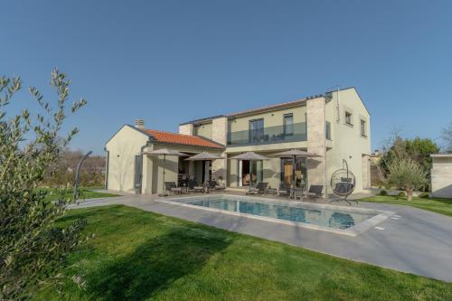 a house with a swimming pool in a yard at Casa Presika- Wellness, Fiber Net & Peace in Labin