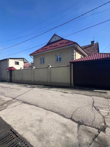 Edifici on està situat l'habitació en casa particular