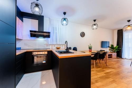 Zagreb 137 - 2 Bedrooms - Parking - 2 Loggia - New - Apartment - Flexible Keybox Entry - Modern - Monthly Rent - WiFi