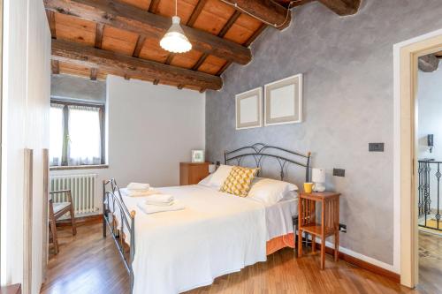 a bedroom with a bed and a table and chairs at Italian Experience-Casale Dolcemare in Campofilone