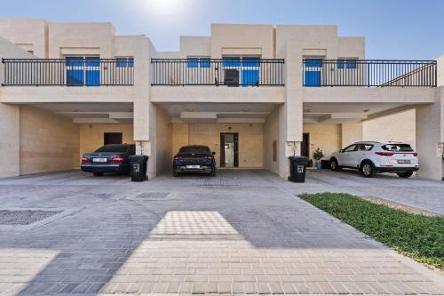 Elegant 3BR Villa Retreat w Private Backyard