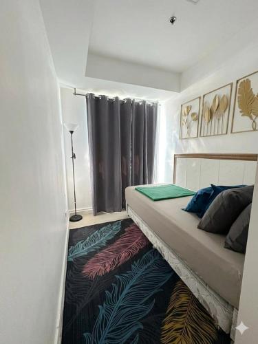 a small bedroom with a bed and a window at Metro Manila Cityscape Charm at Azure Urban Resort Paranaque near NAIA Airport in Manila