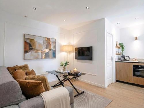 Modern 2-Room Apartment on Monaco Border - Premium Amenities and Elegant Design