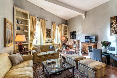 Stylish 2 BDR Apt with Balcony by Pantheon & Forum