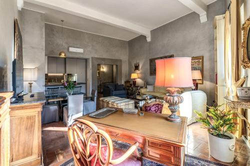 Stylish 2 BDR Apt with Balcony by Pantheon & Forum