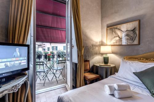 Stylish 2 BDR Apt with Balcony by Pantheon & Forum