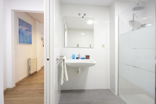 Santa Rosa Madrid 101 by Escape Home