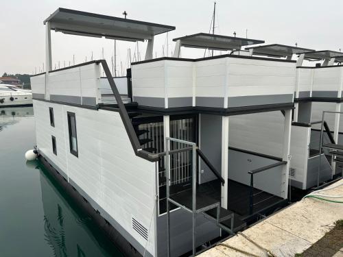 Hausboot Santa Lucia Novigrad - Floating Sea House