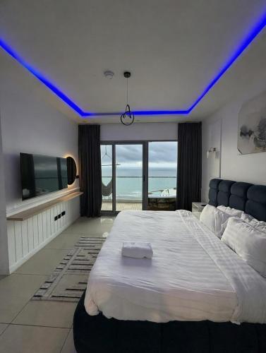 a bedroom with a large bed and a tv at برج داماك الكورنيش - Damac Al-Corniche Tower in Jeddah