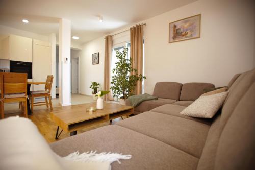 Trogir Kaštela large apartment near the beach