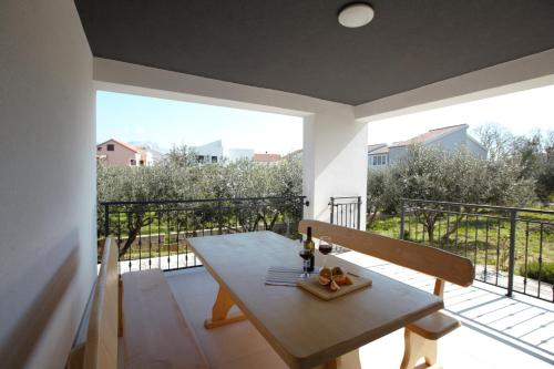 Trogir Kaštela large apartment near the beach