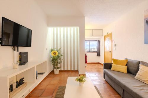 #065 Zulmira Flat by Home Holidays