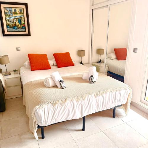 Spacious Studio in Benalbeach with sea views