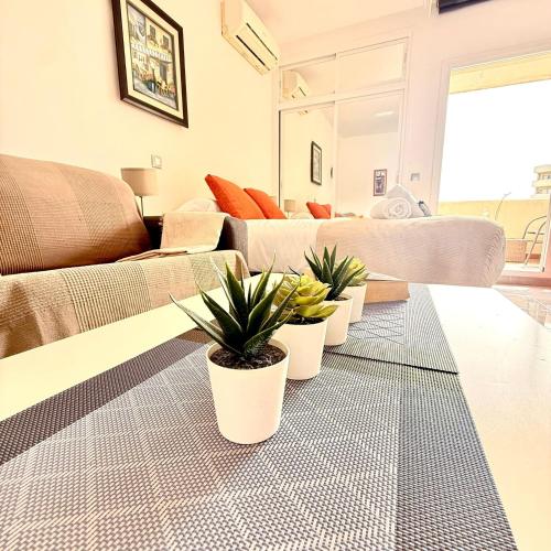 Spacious Studio in Benalbeach with sea views