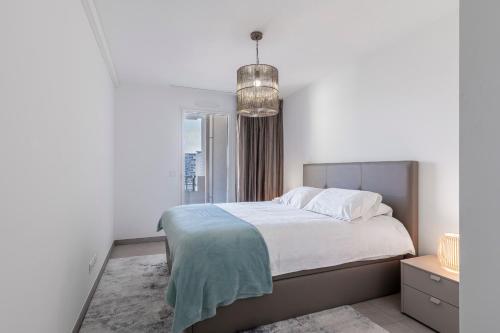 a bedroom with a large bed and a window at Victoria Palace- l'appartement avec vue mer et à proximité de Monaco in Beausoleil