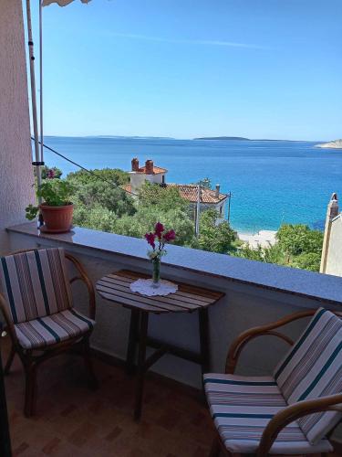 Apartments Julia - Accommodation near the beach