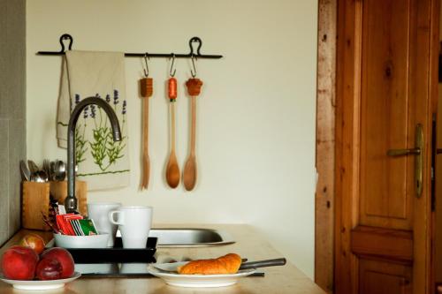 a kitchen counter with a sink and a bowl of fruit at Cascina delle Mele in Vittuone