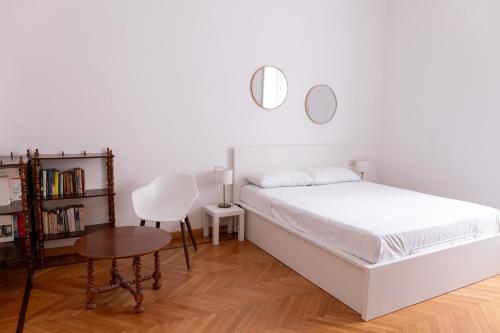 Stylish Apartment walking distance Duomo Mirable PM