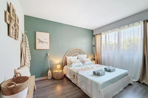 Private Garden Pool & Tennis 15 min walk to Antibes Center