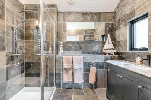 a bathroom with a shower and a sink at 1 Bed in Croyde oc-forda in Croyde