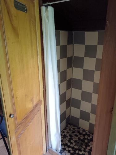 Roulotte tesisinde bir banyo