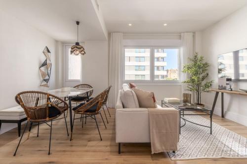 Bright 2-Bed Apartment Near Santiago Bernabéu