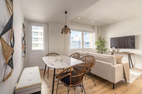 Bright 2-Bed Apartment Near Santiago Bernabéu