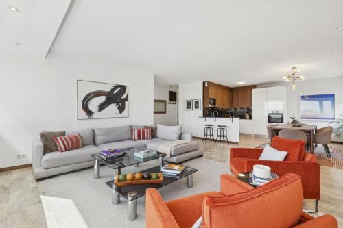 2-Bed Apartment with Views of Plaza de Colón