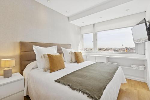 2-Bed Apartment with Views of Plaza de Colón