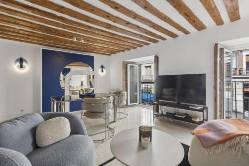 Stylish Retreat by Plaza Santa Ana