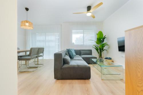 Bright 3BR2BA w balcony in Los Remedios