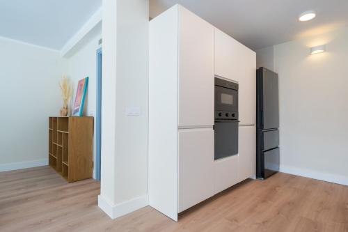 Bright 3BR2BA w balcony in Los Remedios