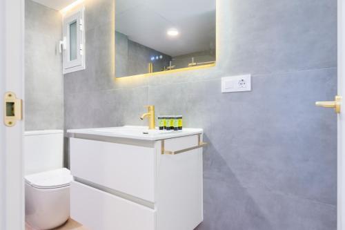 Bright 3BR2BA w balcony in Los Remedios