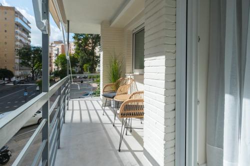 Bright 3BR2BA w balcony in Los Remedios