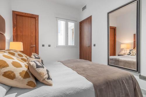 Cozy Apartment for 2 on Exclusive Street Madrid
