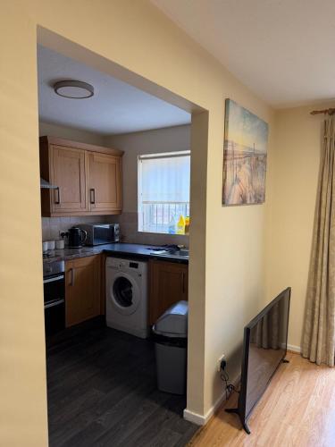 a kitchen with a washer and dryer in a room at Beautiful Double Room in Heart of London in London